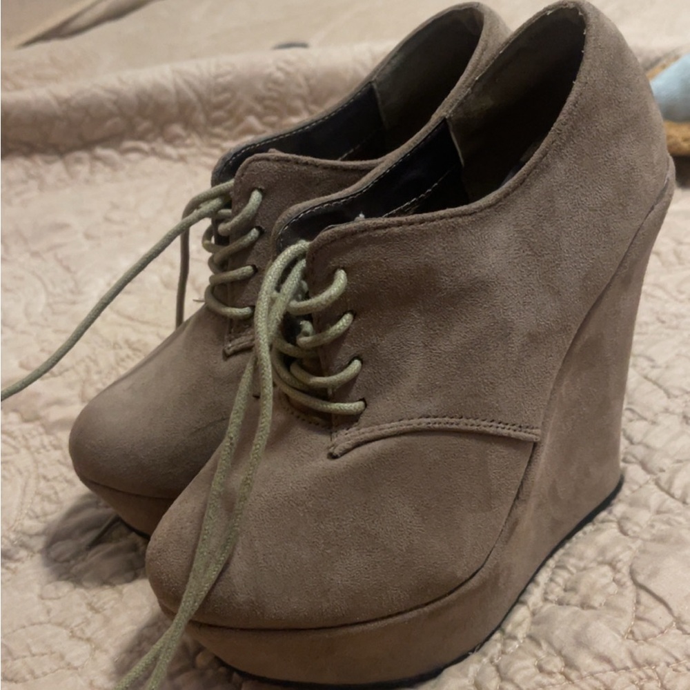 Women's Tan Wedge Shoes